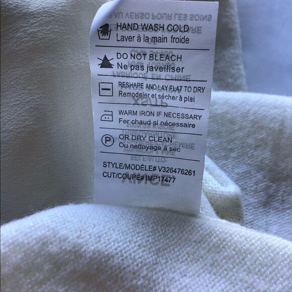 VINCE Sweater Neutral Pullover Knit V-Neck Silk Trim Hem Sweater Size XS - Picture 9 of 10